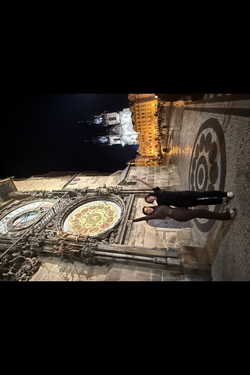 Winners Lucy And Sarah Arrive Saturday Night